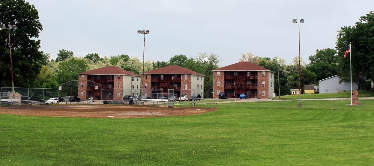 Park Side Apartments - Image 2
