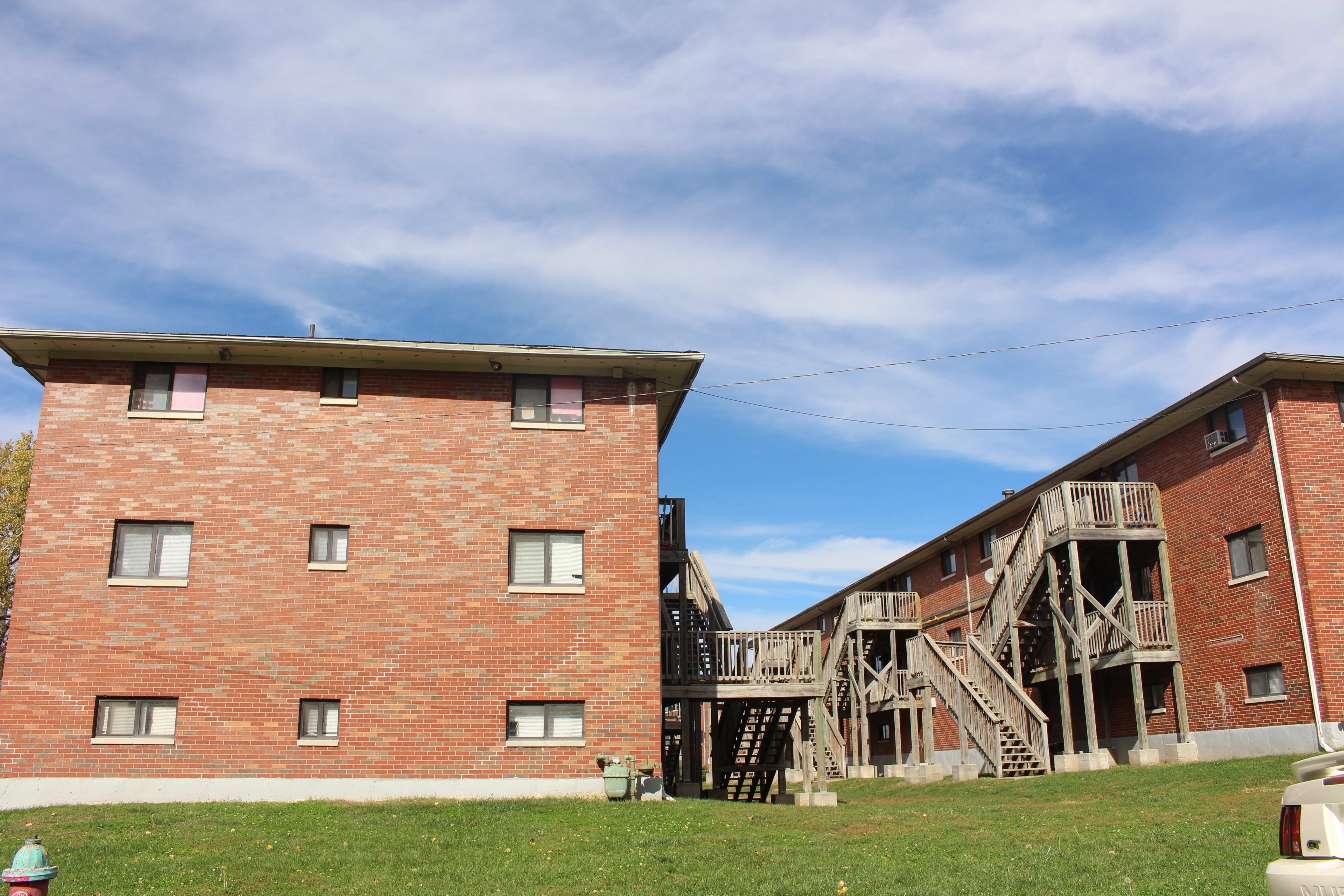 Woodland Hills Apartments - Image 3