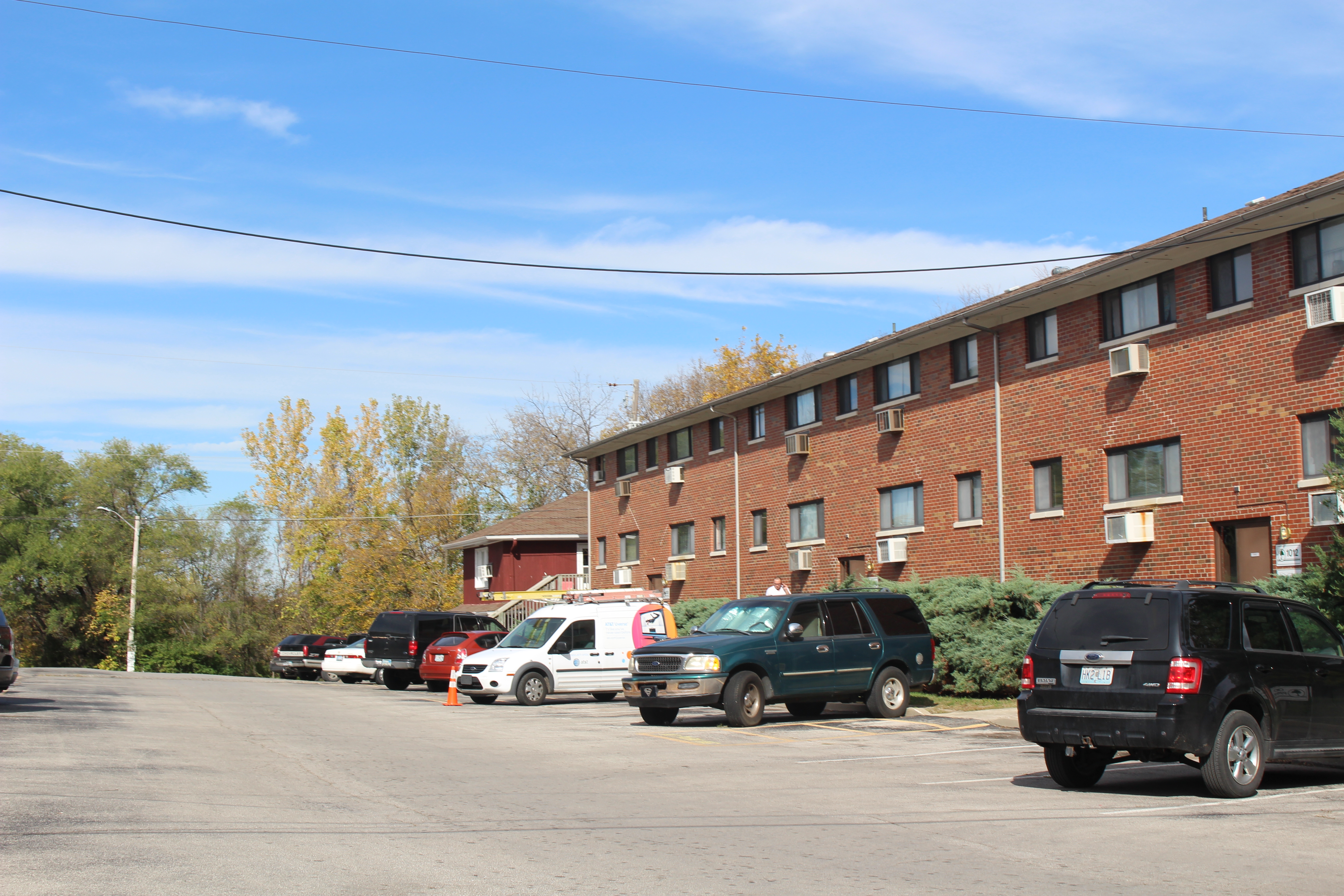 Woodland Hills Apartments - Image 2